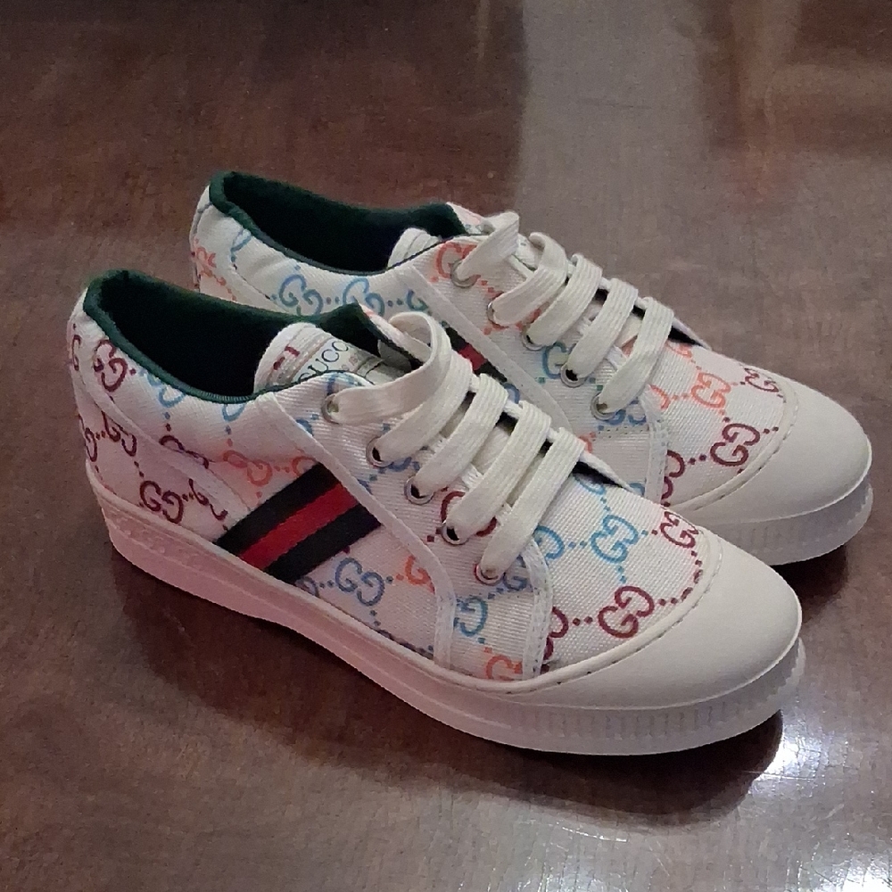 SALE!! Gucci Multicolor Logo Sneakers